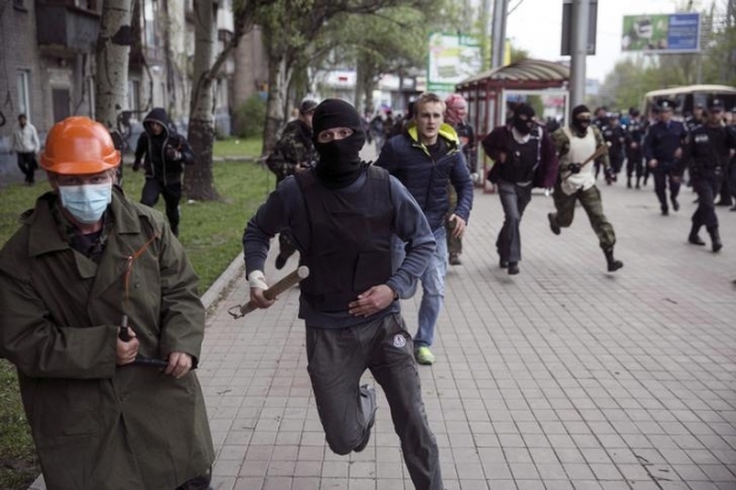 Русские освобождают украинцев в Донецке
