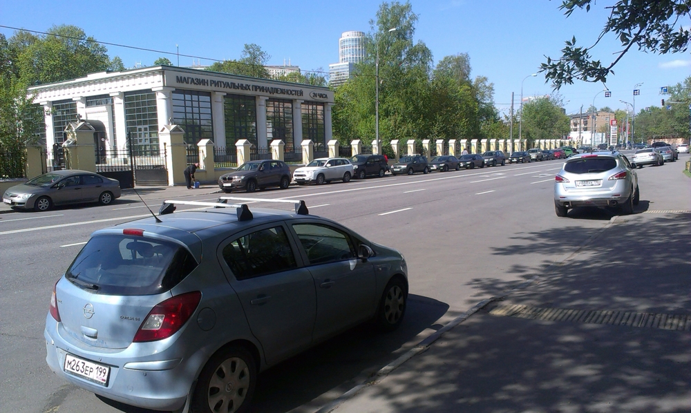 Как автолюбители должны проникать на Ваганьковское кладбище по ночам?