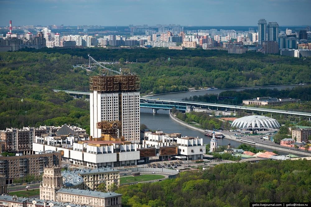 Тренировочный военный полет над центром Москвы