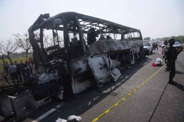 В Мексике 36 человек заживо сгорели в автобусе