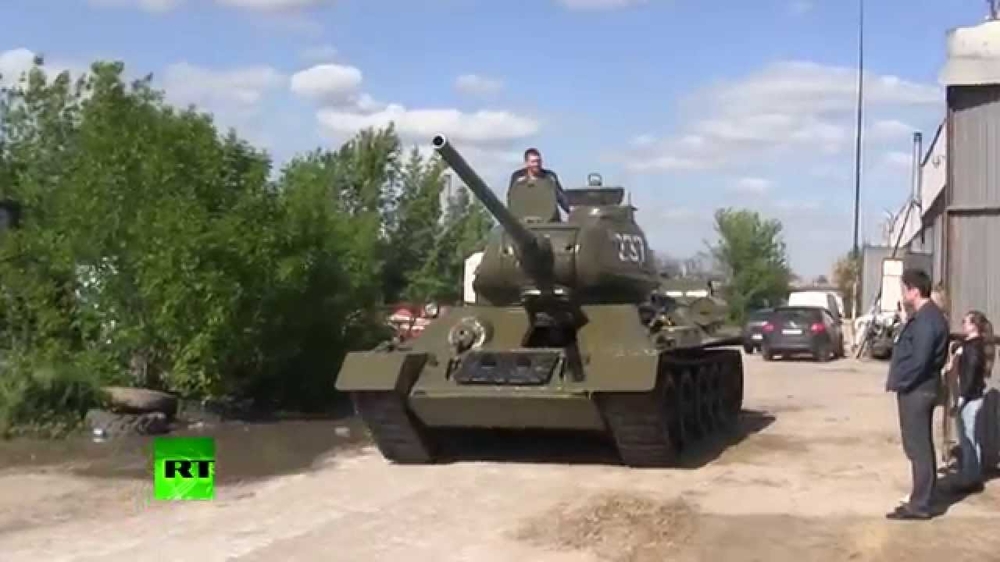 В Луганске отремонтировали и запустили танк Т-34   