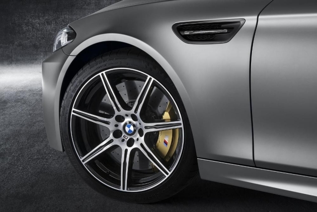 BMW официально представил 600-сильный седан M5