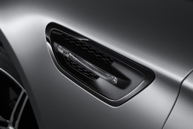 BMW официально представил 600-сильный седан M5