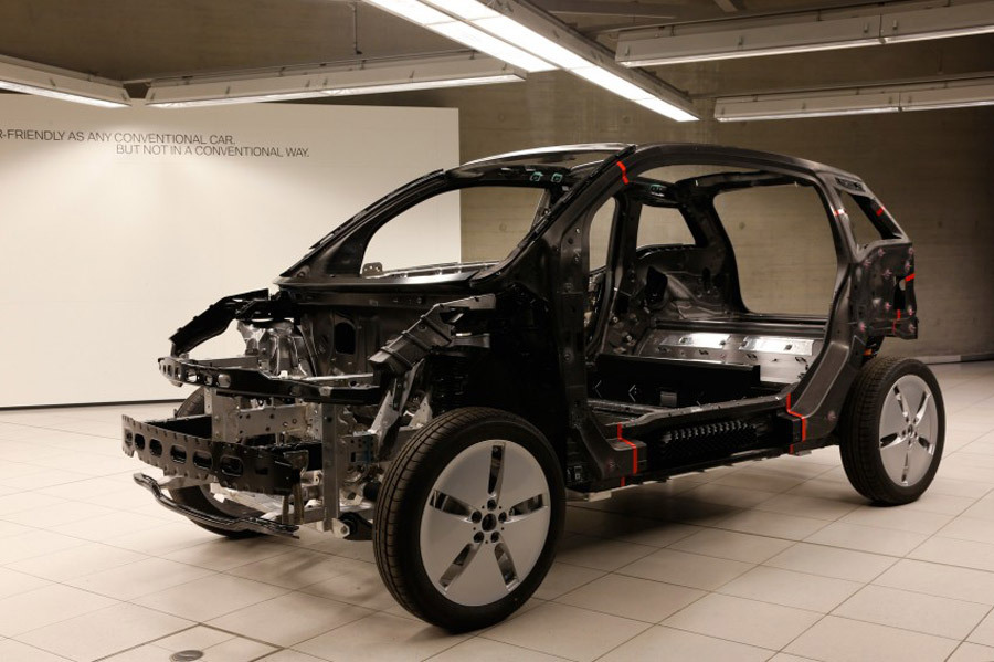 Как будут ремонтировать автомобили с углепластиковым кузовом?