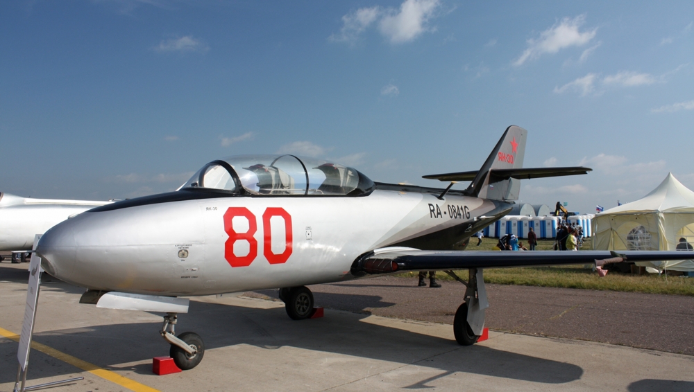 Восстановленные самолеты Як-30 и Як-32. 