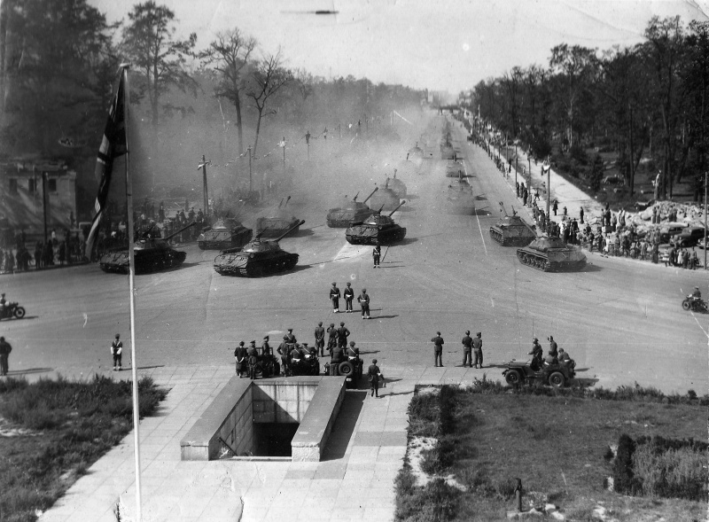 Парад победы в Берлине 1945г.