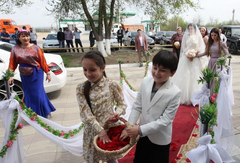 Как проходят чеченские свадьбы