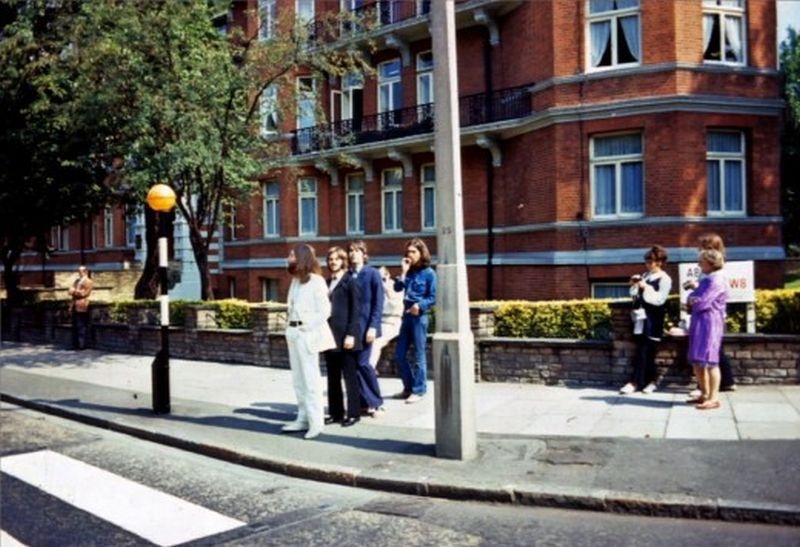 Кадры с фотосессии The Beatles для обложки к альбому Abbey Road