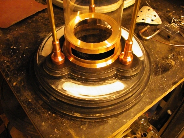 Настольный светильник в стиле Теслапанка