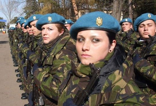 Женщины Русской православной армии обращаются к Хунте