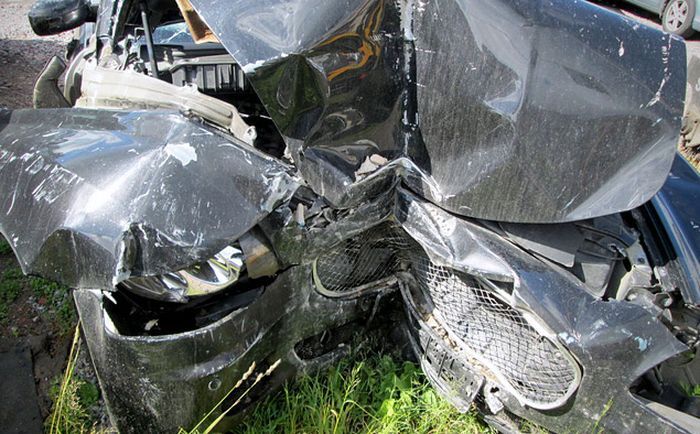 Двенадцать автомобильных аварий с ущербом на шестизначные суммы