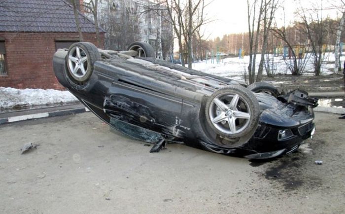 Двенадцать автомобильных аварий с ущербом на шестизначные суммы