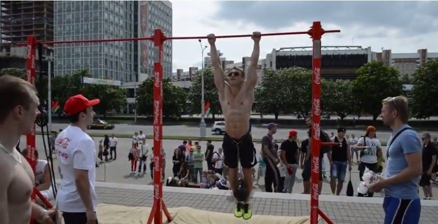 Максим Трухоновец - Выходы силой на две руки +16 кг 