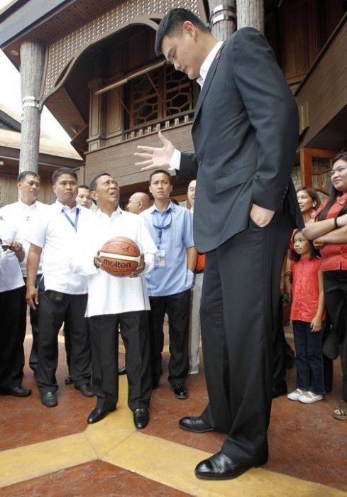 Самый высокий баскетболист в мире 