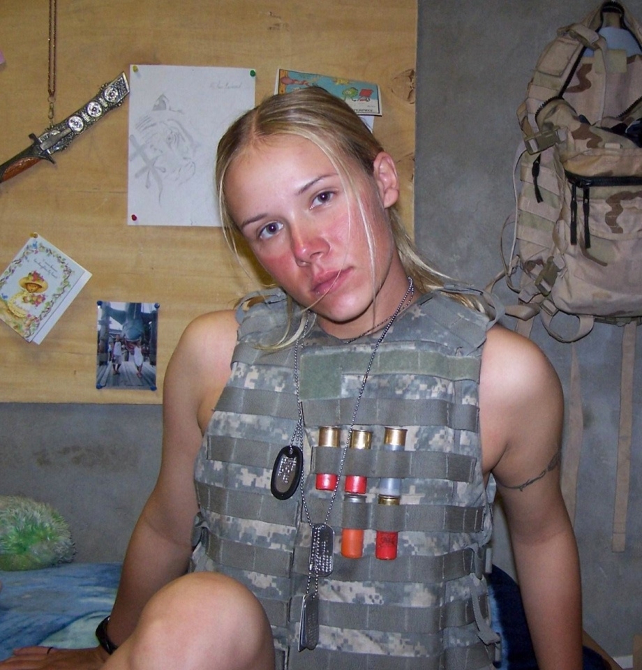 Горячие военные девчонки