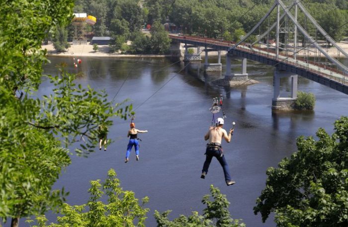 Экстремальная переправа через Днепр по "канатной дороге" 