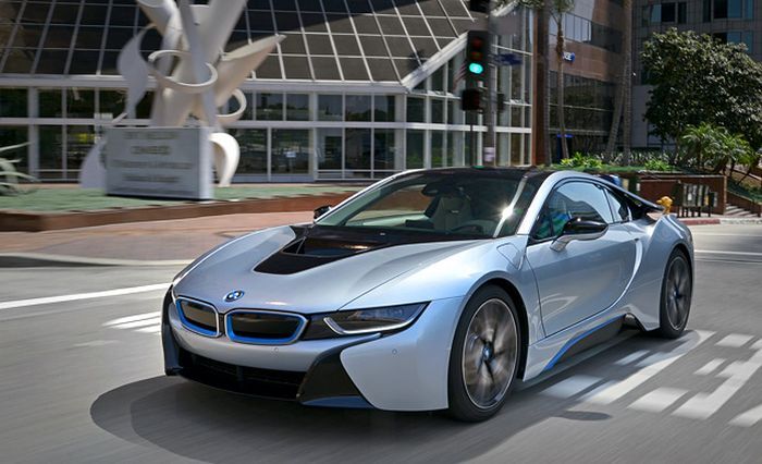 Футуристичный спорткара BMW i8