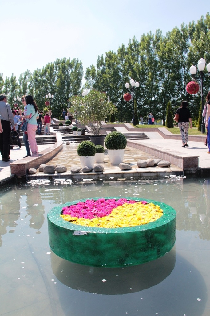 еще много фоток со Дня Цветов в Алматы)
