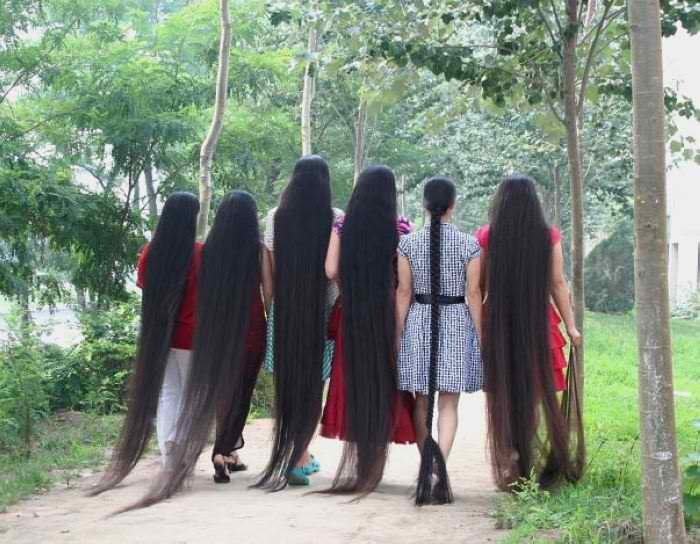 Девушки с волосами до земли