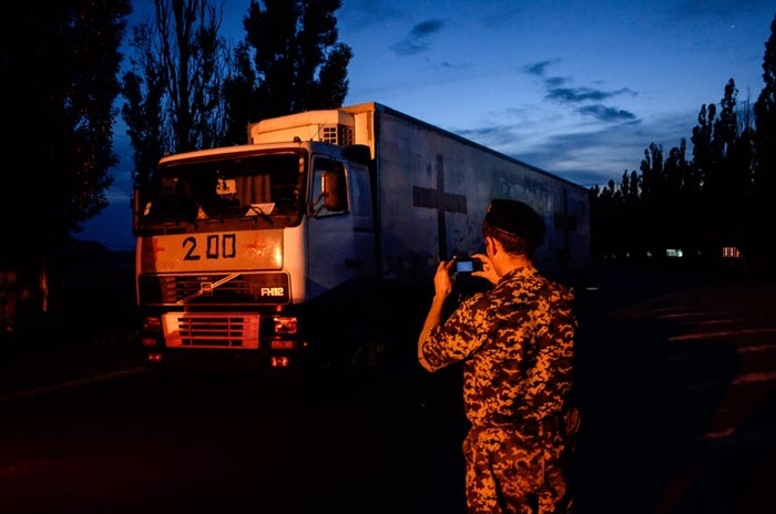 Как в рефрижераторе вывозили убитых в Донецке российских наемников