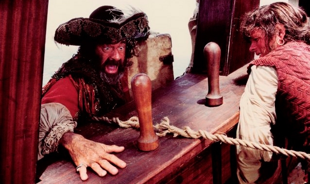 Партия пиратов: 10 самых изобретательных фильмов о морском братстве