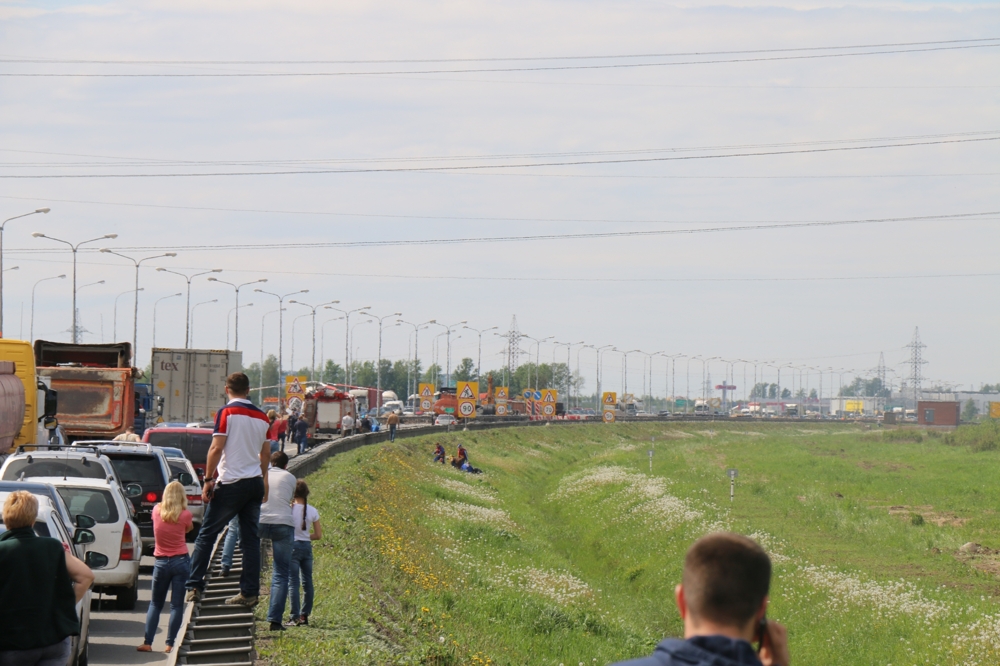 Эвакуация пострадавших в ДТП на КАД