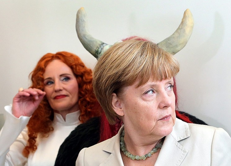 Канцлер Германии Ангела Меркель встретилась с актёрами из театра «Uckermaerkische Buehne Schwedt» 