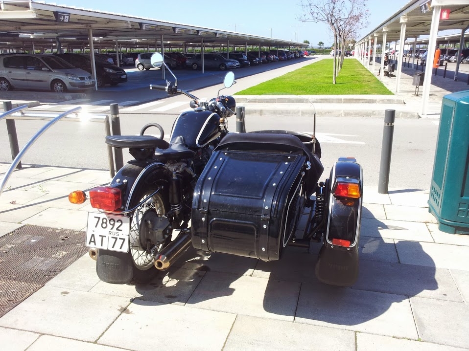 Мотоцикл в аэропорту Барселоны
