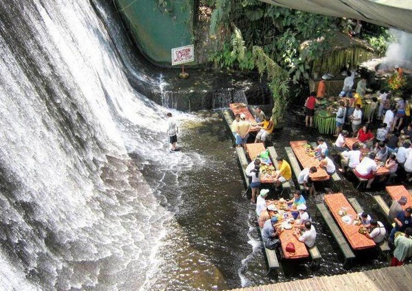 Ресторан на водопаде