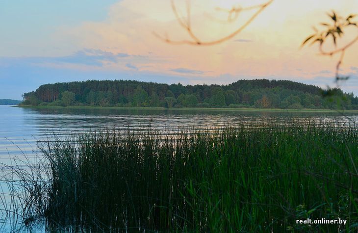  Бизнесмен из Минска живет в доме на колесах на берегу Минского моря