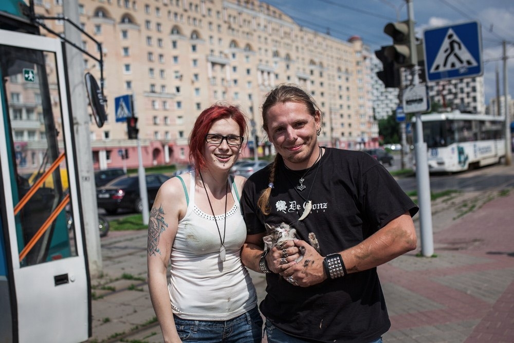 В Минске байкер спас котенка из-под трамвая