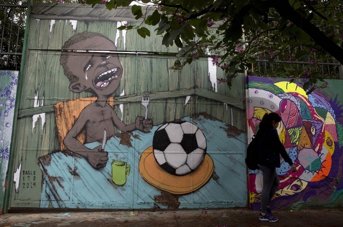 Футбольные граффити на улицах Бразилии
