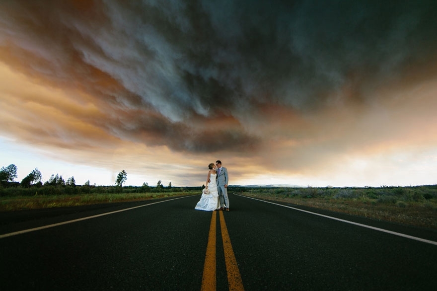 Свадьба на фоне лесного пожара. 