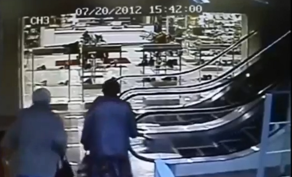 Бабушка и эскалатор 