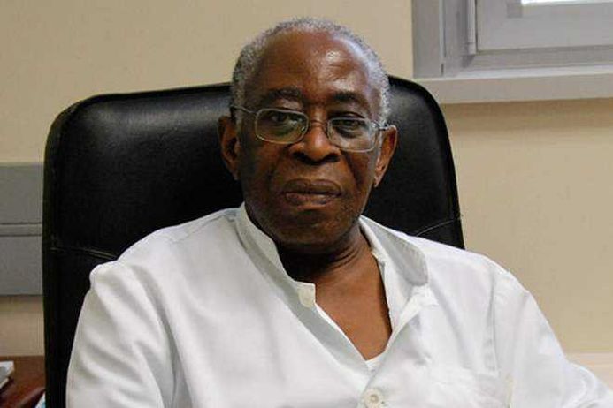 Мужчина 9 лет страдал из-за зажима, забытого в нем хирургами