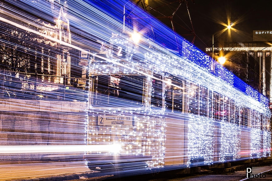 30000 светодиодов превратили трамвай в машину времени