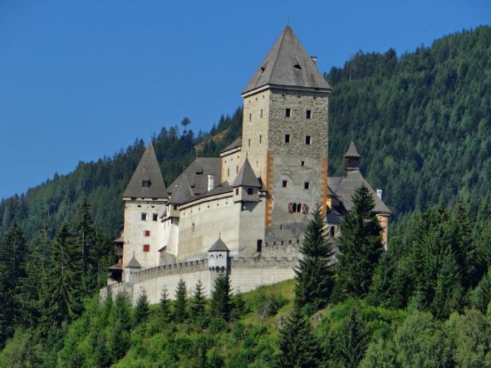 Замок Моосхам в Австрии