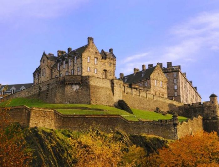 Эдинбургский замок в Шотландии