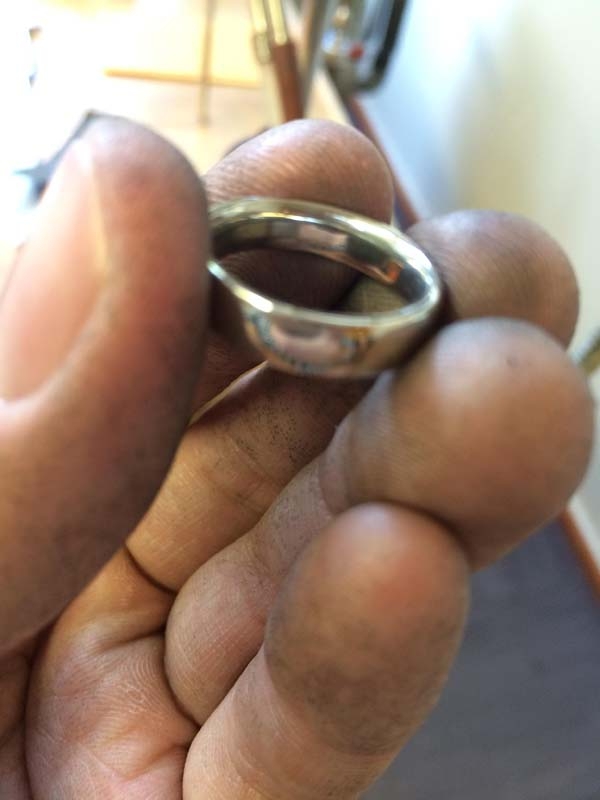 Как влюбленные сами изготовили обручальные кольца