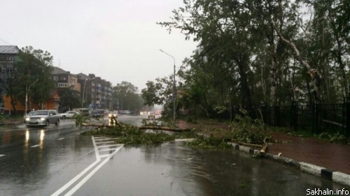 Последствия урагана в Южно-Сахалинске!