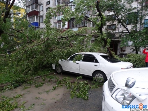 Последствия урагана в Южно-Сахалинске!