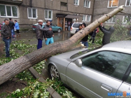 Последствия урагана в Южно-Сахалинске!