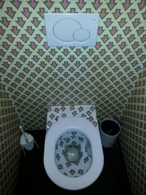 Странное оформление туалета