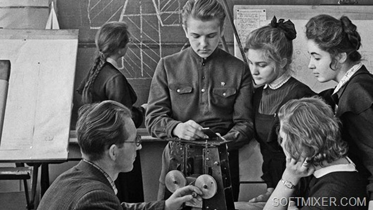 Во что одевались советские школьники