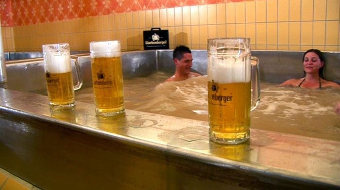 Бассейн наполненный пивом