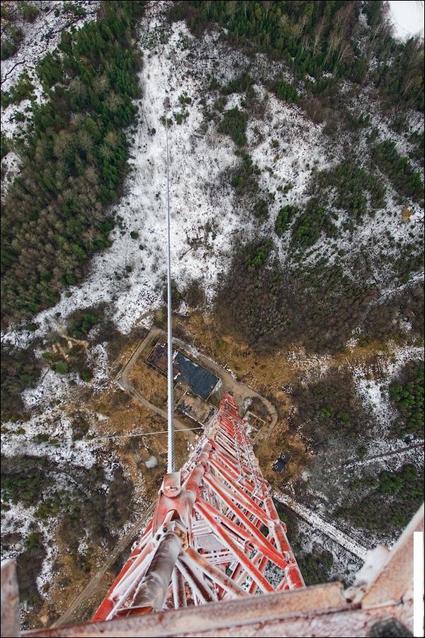 Путешествие по заброшенной телевышке высотой 350 метров
