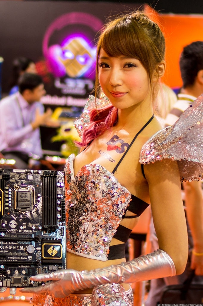 Девушки на выставке Computex 2014 в Тайбэе