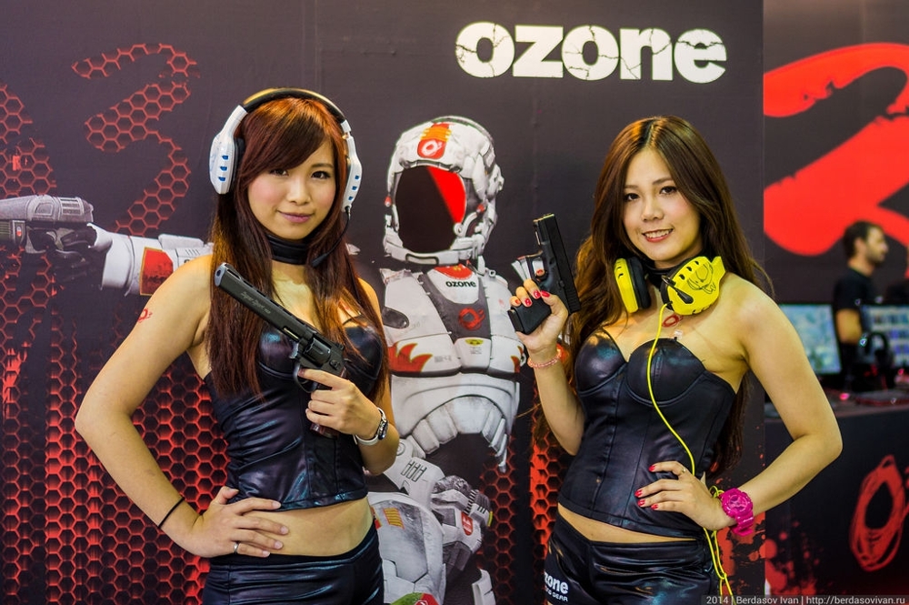 Девушки на выставке Computex 2014 в Тайбэе