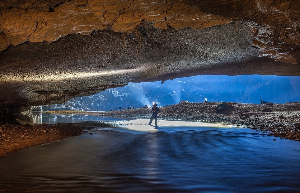 Потрясающие виды внутри крупнейшей пещеры в мире 