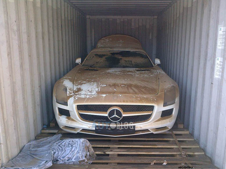Контейнер с новым Mercedes-Benz SLS AMG упал с корабля